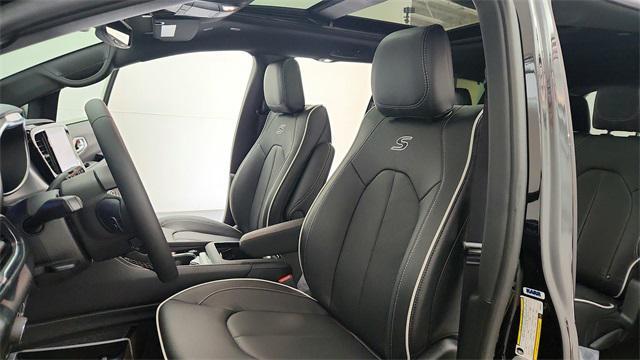 new 2025 Chrysler Pacifica car, priced at $46,881