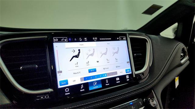 new 2025 Chrysler Pacifica Hybrid car, priced at $43,565