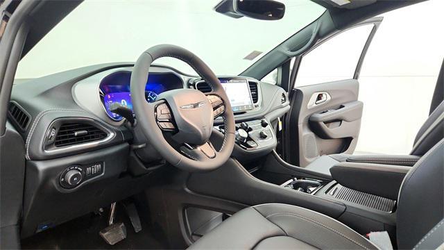 new 2025 Chrysler Pacifica Hybrid car, priced at $43,565