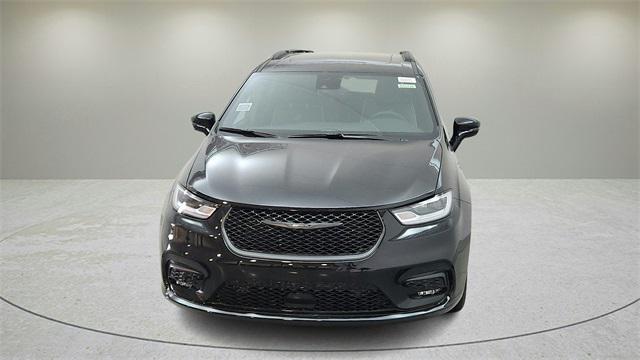 new 2025 Chrysler Pacifica Hybrid car, priced at $43,565