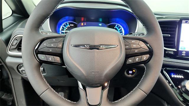 new 2025 Chrysler Pacifica Hybrid car, priced at $43,565
