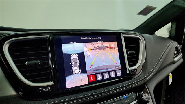 new 2025 Chrysler Pacifica Hybrid car, priced at $43,565