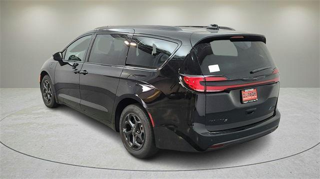 new 2025 Chrysler Pacifica Hybrid car, priced at $43,565