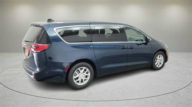 new 2025 Chrysler Pacifica car, priced at $42,247