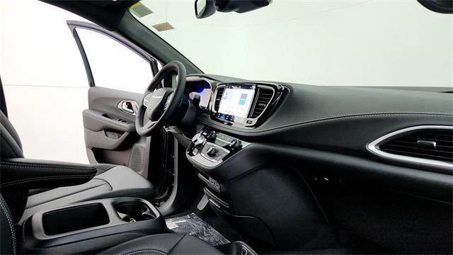 new 2025 Chrysler Pacifica car, priced at $42,247