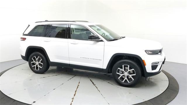 new 2024 Jeep Grand Cherokee car, priced at $43,221