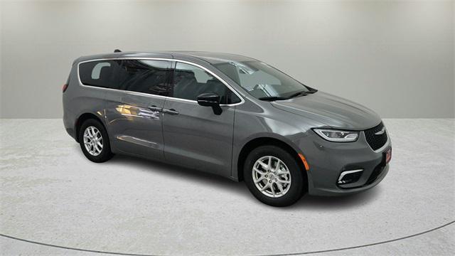 new 2025 Chrysler Pacifica car, priced at $45,420