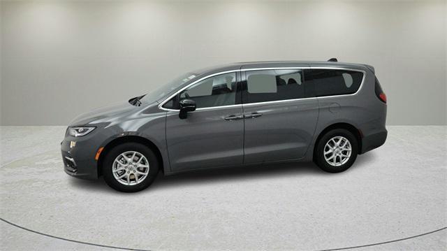 new 2025 Chrysler Pacifica car, priced at $45,420