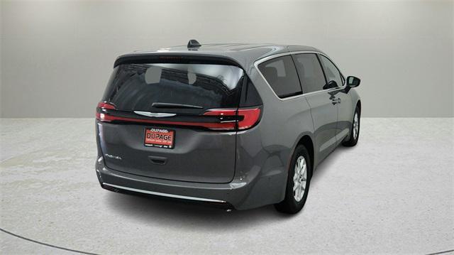 new 2025 Chrysler Pacifica car, priced at $45,420