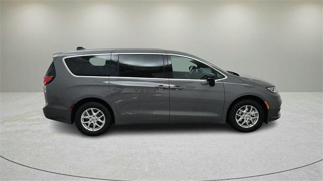 new 2025 Chrysler Pacifica car, priced at $45,420