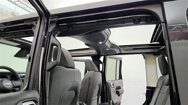 new 2025 Jeep Wrangler car, priced at $42,577
