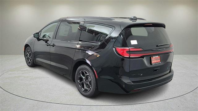 new 2025 Chrysler Pacifica Hybrid car, priced at $41,374