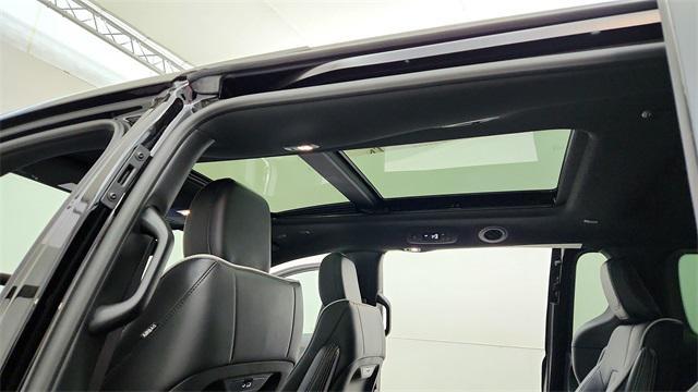 new 2025 Chrysler Pacifica Hybrid car, priced at $41,374
