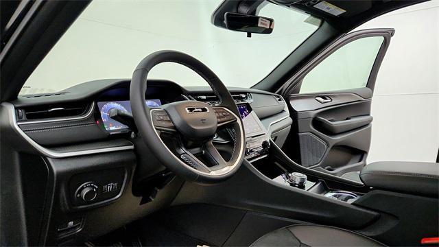 new 2025 Jeep Grand Cherokee car, priced at $42,054