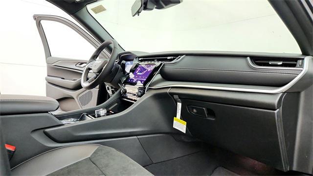 new 2025 Jeep Grand Cherokee car, priced at $42,054