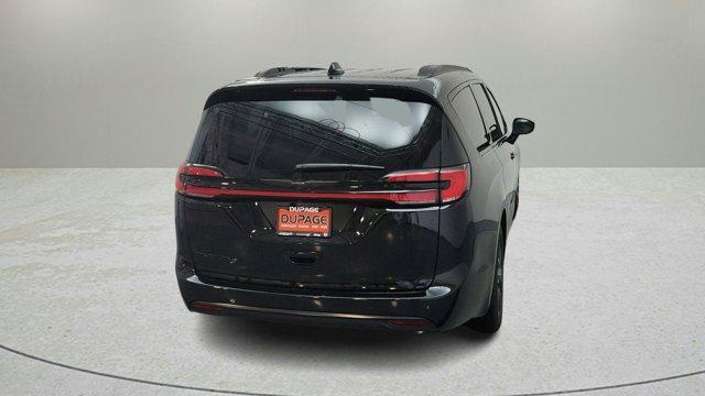 new 2024 Chrysler Pacifica car, priced at $44,025