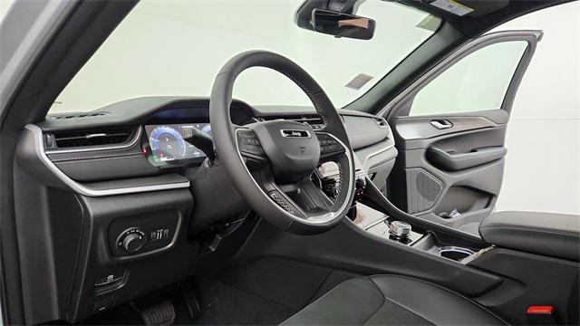 new 2025 Jeep Grand Cherokee car, priced at $40,452
