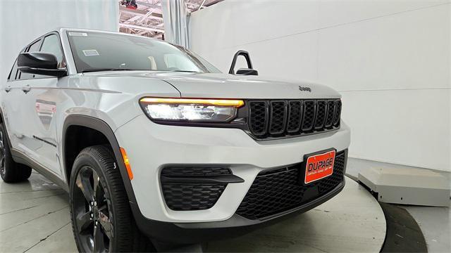 new 2025 Jeep Grand Cherokee car, priced at $40,452