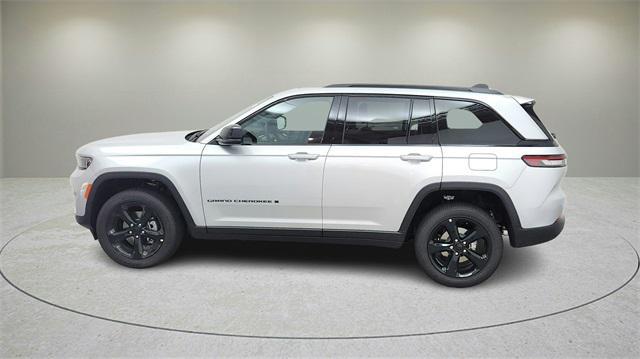 new 2025 Jeep Grand Cherokee car, priced at $40,452