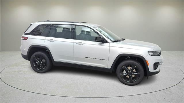 new 2025 Jeep Grand Cherokee car, priced at $40,452