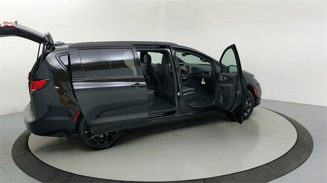 new 2024 Chrysler Pacifica car, priced at $52,210