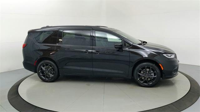 new 2024 Chrysler Pacifica car, priced at $52,210