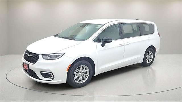 new 2025 Chrysler Pacifica car, priced at $38,098