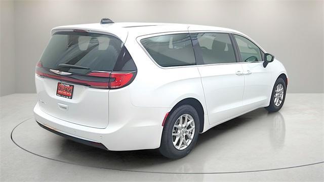 new 2025 Chrysler Pacifica car, priced at $38,098