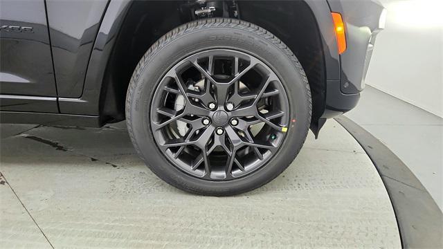 new 2025 Jeep Grand Cherokee car, priced at $59,890