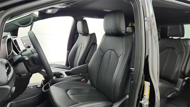 new 2025 Chrysler Pacifica car, priced at $38,335