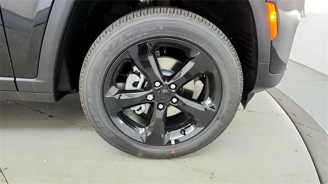 new 2025 Jeep Grand Cherokee car, priced at $40,452