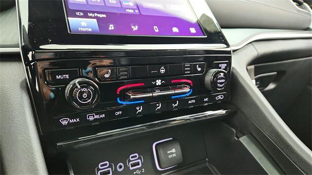 new 2025 Jeep Grand Cherokee car, priced at $40,452