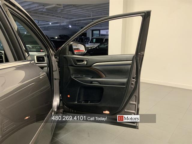 used 2019 Toyota Highlander Hybrid car, priced at $33,901