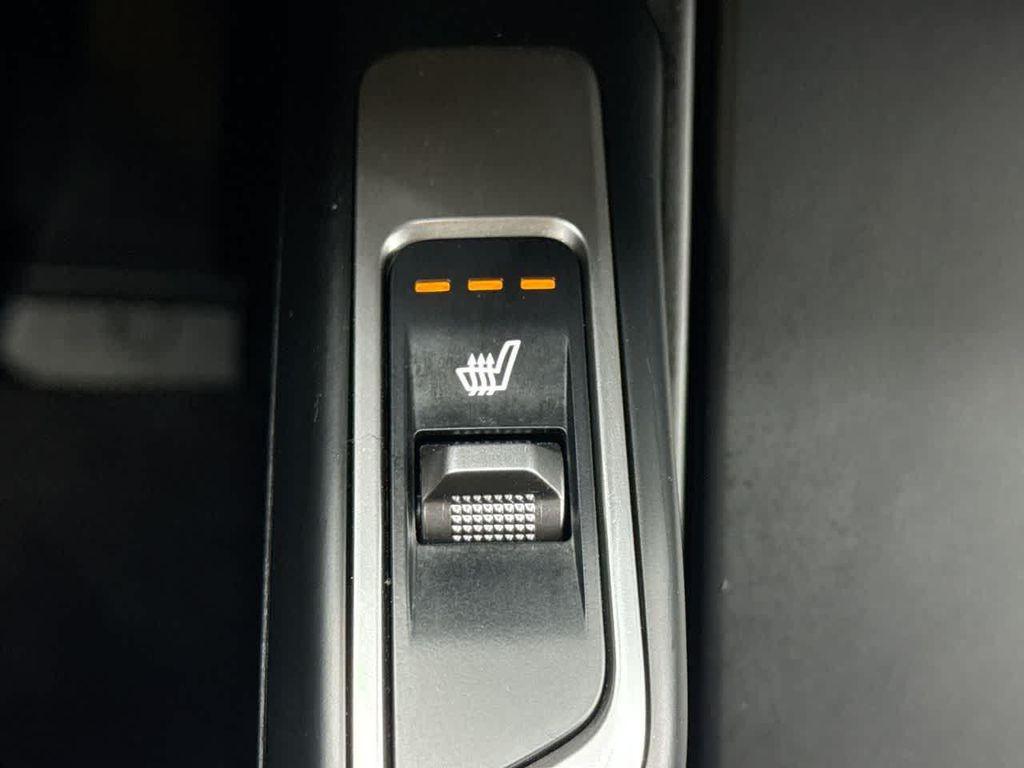 used 2025 Kia Sorento Hybrid car, priced at $35,500