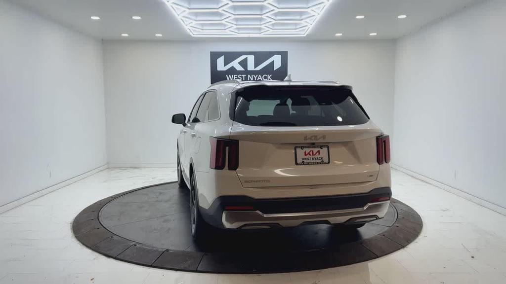 used 2025 Kia Sorento Hybrid car, priced at $35,500