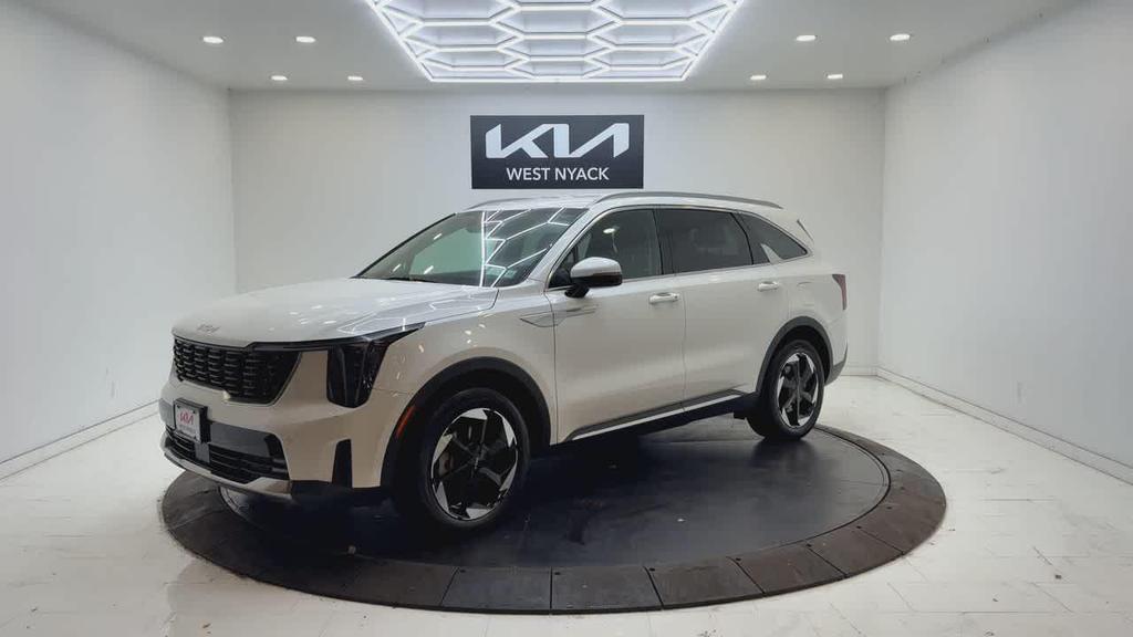 used 2025 Kia Sorento Hybrid car, priced at $35,500