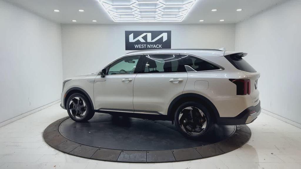 used 2025 Kia Sorento Hybrid car, priced at $35,500