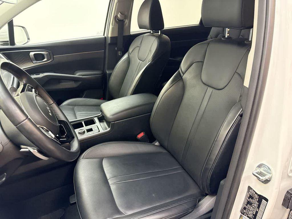 used 2025 Kia Sorento Hybrid car, priced at $35,500