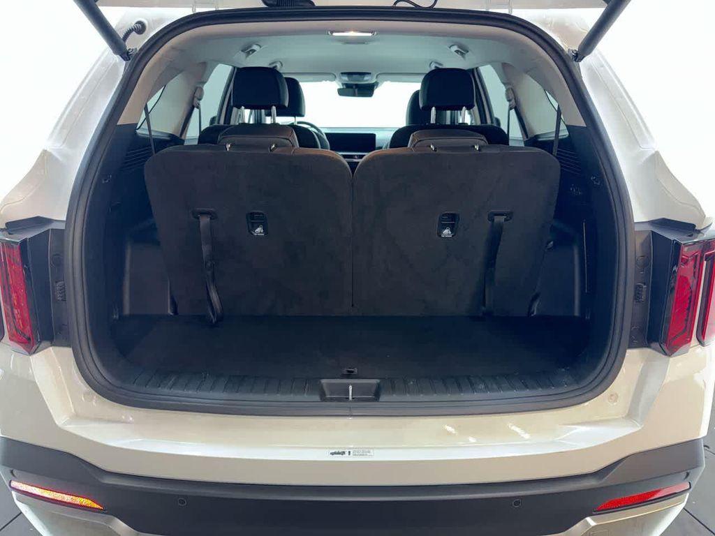 used 2025 Kia Sorento Hybrid car, priced at $35,500