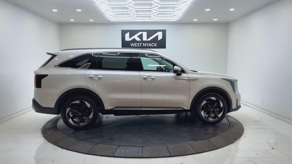 used 2025 Kia Sorento Hybrid car, priced at $35,500