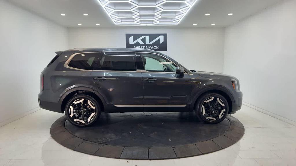 used 2024 Kia Telluride car, priced at $39,178