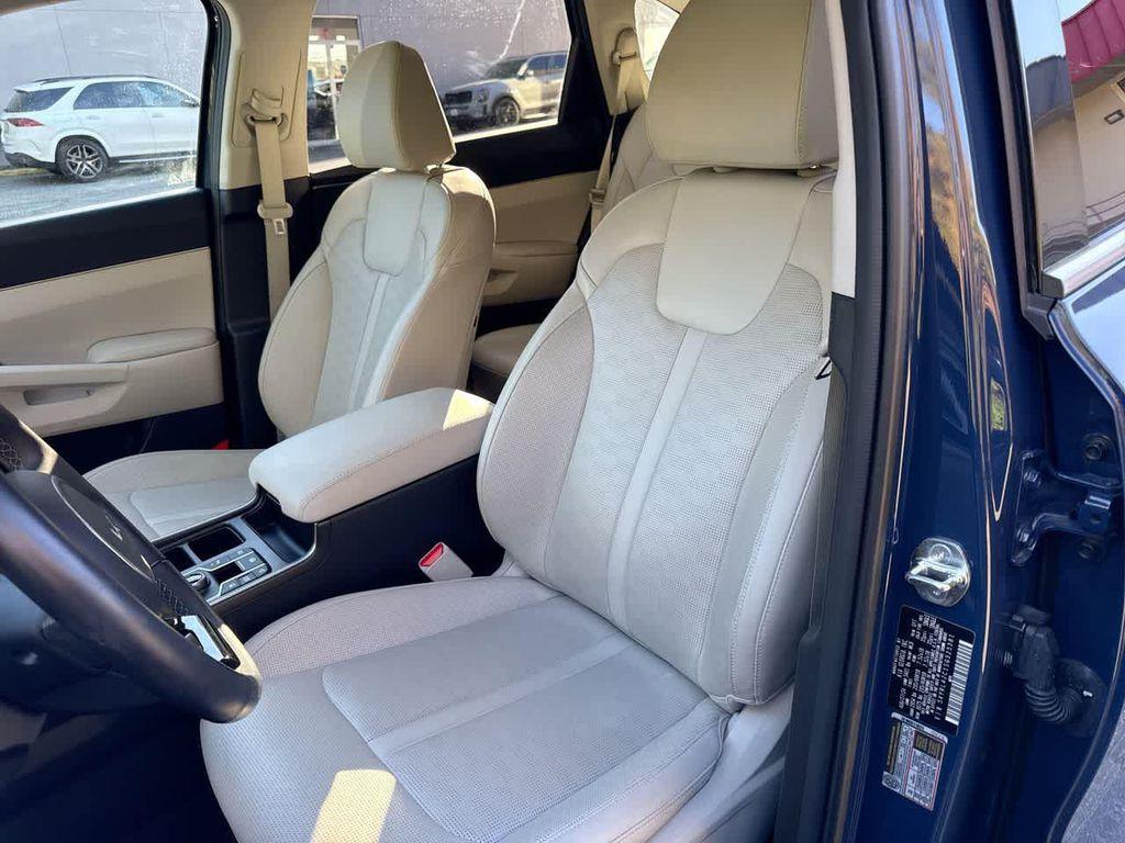 used 2025 Kia Sorento car, priced at $32,304