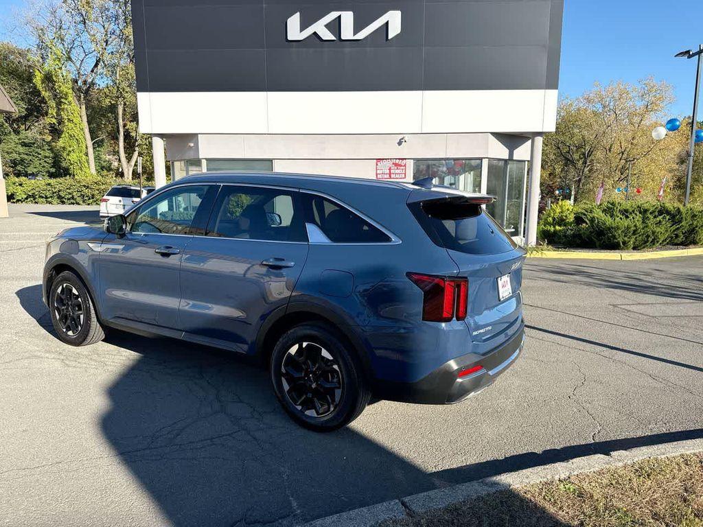 used 2025 Kia Sorento car, priced at $32,304