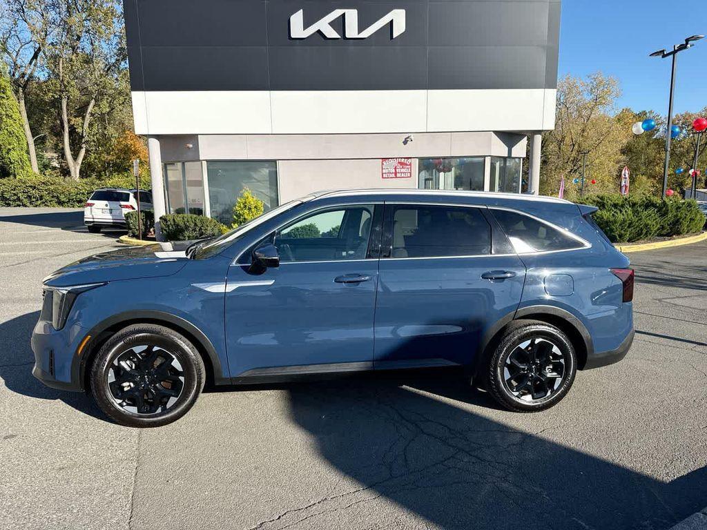 used 2025 Kia Sorento car, priced at $32,304