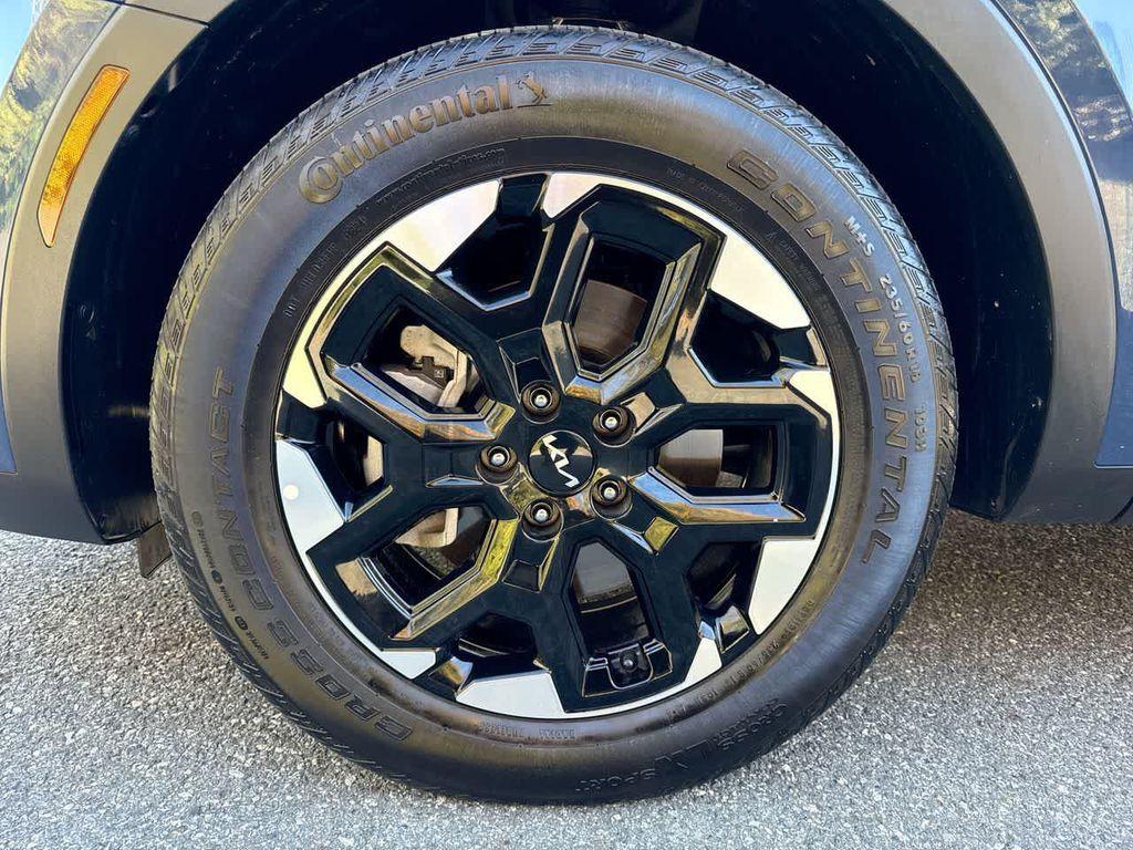 used 2025 Kia Sorento car, priced at $32,304