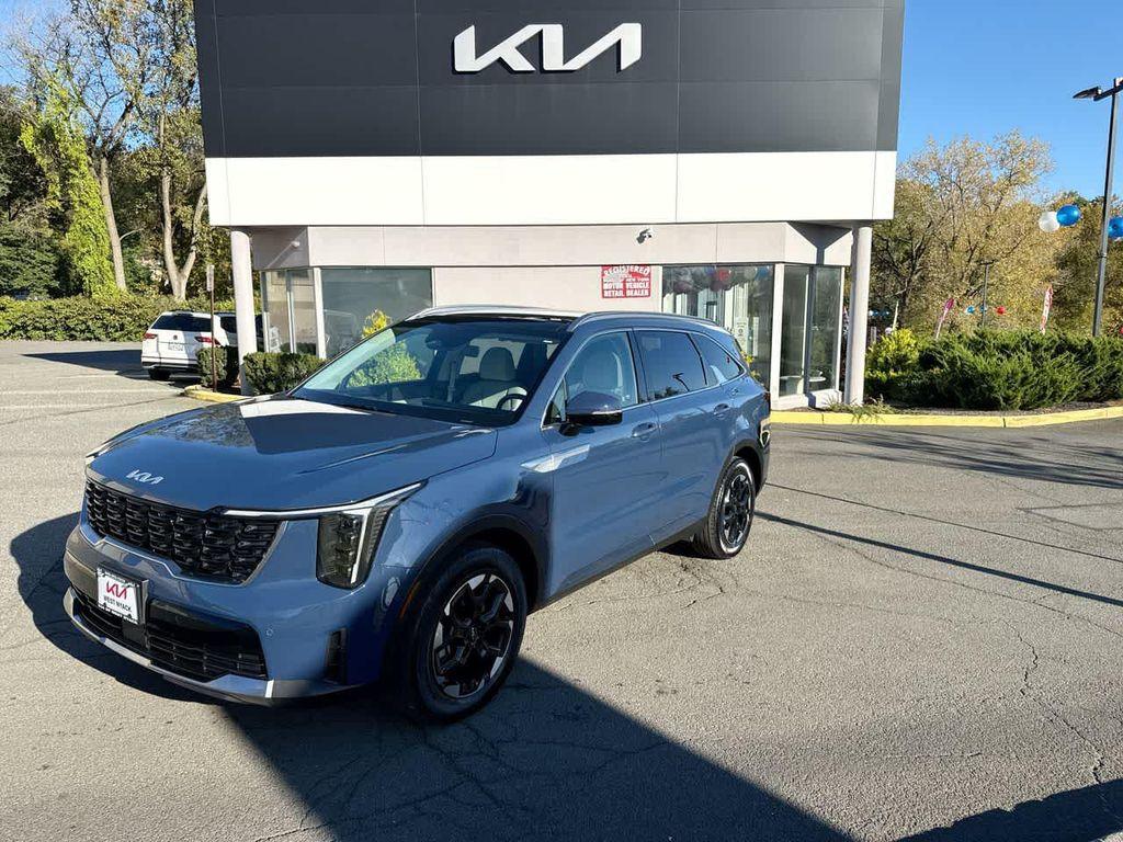 used 2025 Kia Sorento car, priced at $32,304