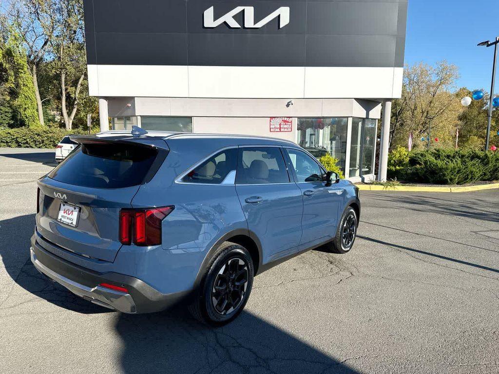 used 2025 Kia Sorento car, priced at $32,304