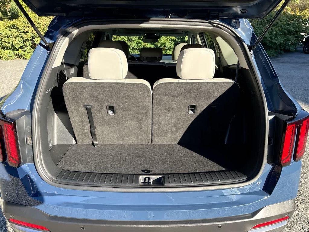 used 2025 Kia Sorento car, priced at $32,304