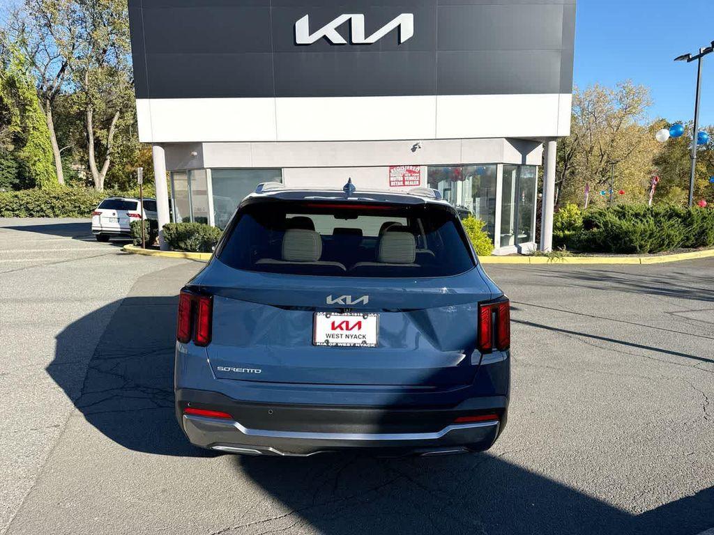 used 2025 Kia Sorento car, priced at $32,304