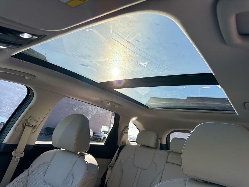 used 2025 Kia Sorento car, priced at $32,304